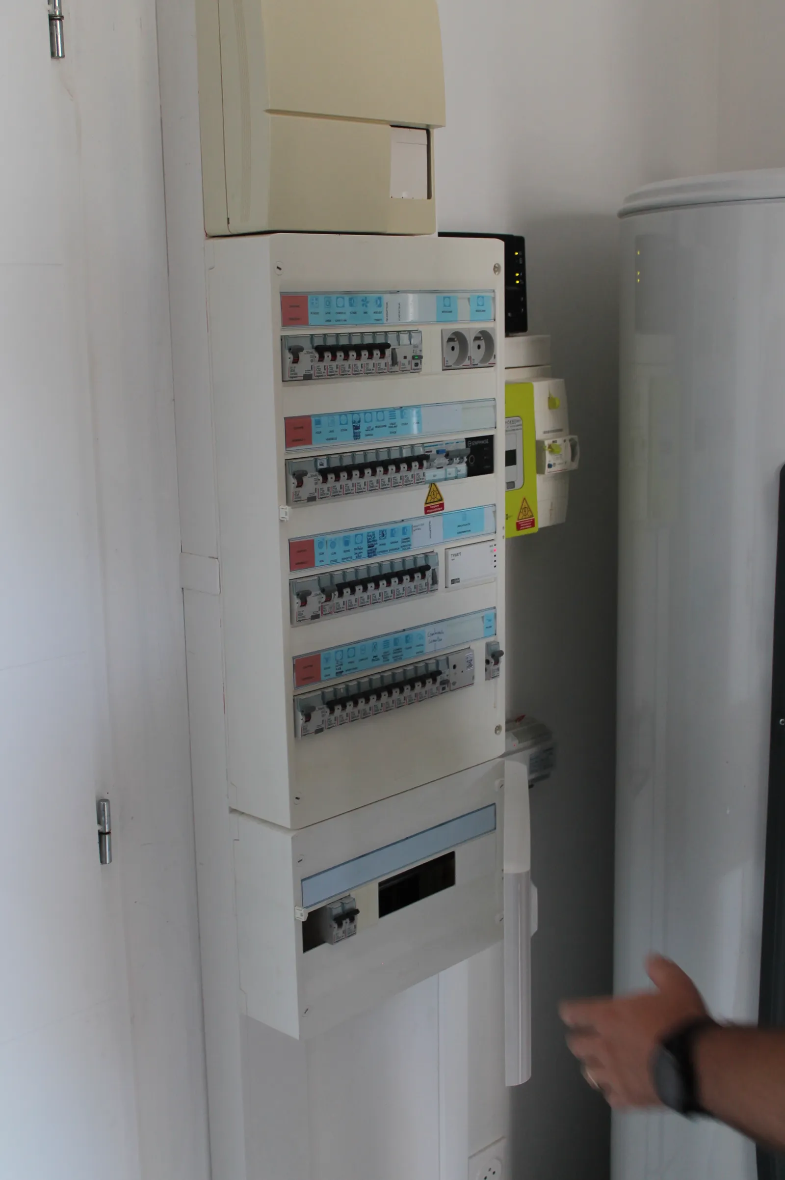Rénovation de tableau électrique aux normes par Héliovera à Montrabé